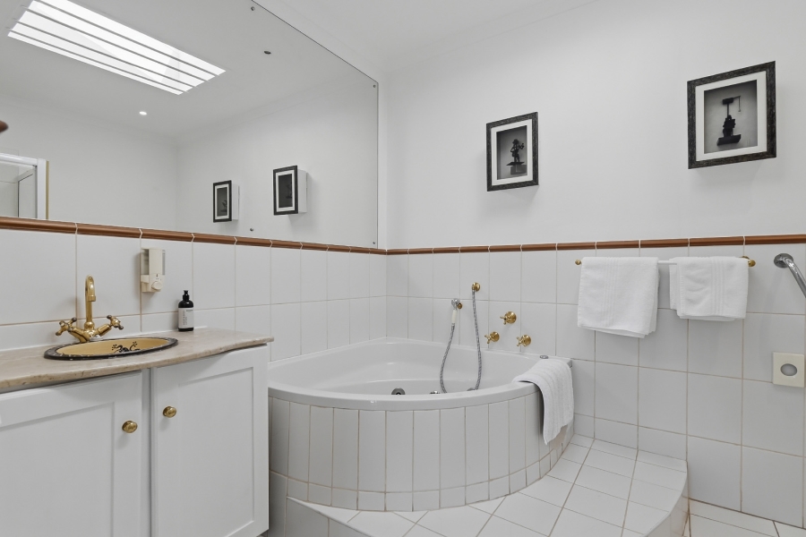 5 Bedroom Property for Sale in Constantia Western Cape